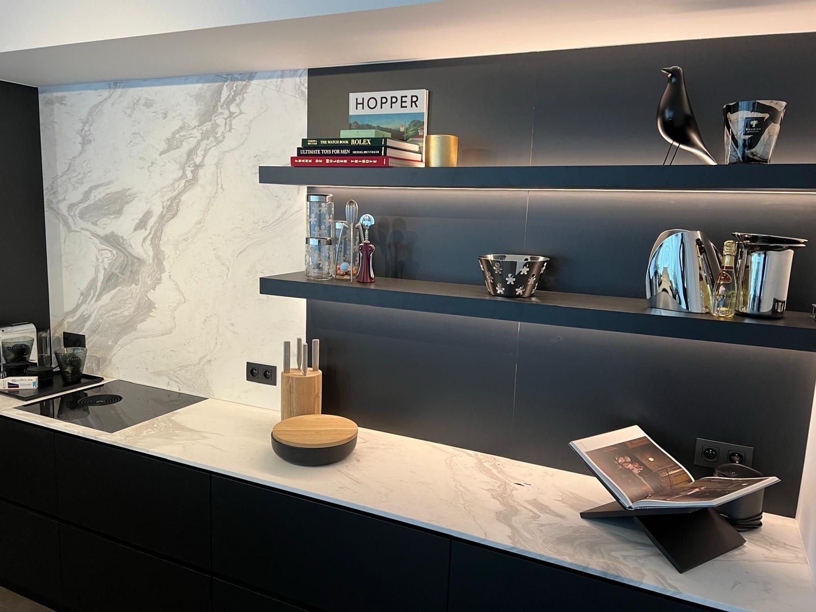 Moderne keuken met eiland